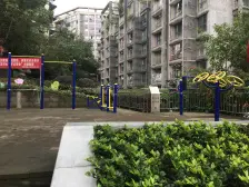 机场旁边电梯三室40几万 楼下轻轨3号线,10号线