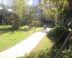 广场地铁电梯房价格美丽交通便利
