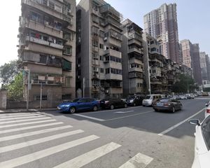 万家丽地铁300米一室一厅,带燃气阳台,采光好!