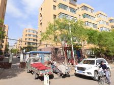 朝阳小区。精装修步梯四楼。看房方便诚心出售