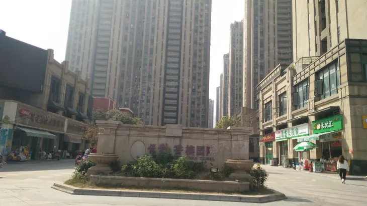 保利香槟国际公寓