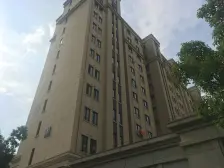 17年精装两室,带 30 平私家花园