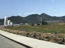 这个是叠拼别墅,3-4层,视野开阔,前面空矿采光好