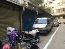 青少年公园旁,四房,出行方便,税费清晰