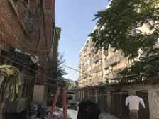 80年,一楼带50平院子 前面无遮挡