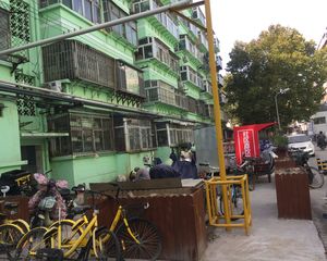 总价低,单价低,公摊小,适合年轻人过渡与老人居住。