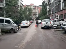 住家安静,得房率高,楼下停车每年400元 无物业费