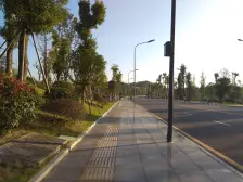 公园旁的横厅4房,户型方正,采光好