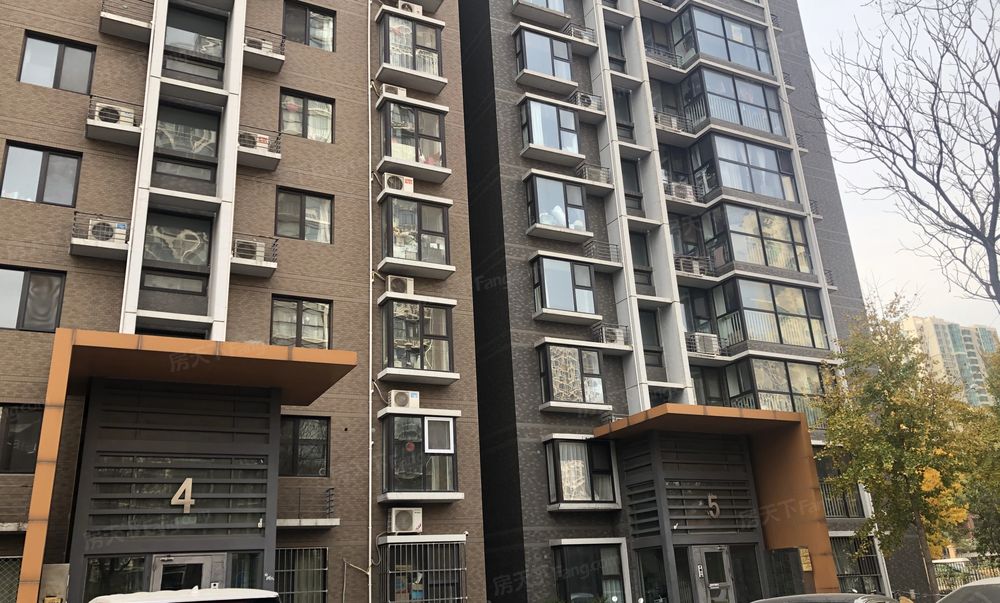 鸿业兴园一区128平596万司法房产科技园区