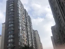 华南商圈 一室一厅精装修保持好 中低楼层 采光充足