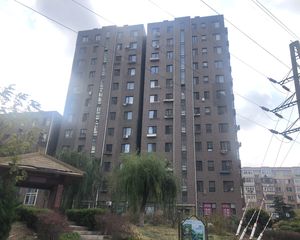 华东人家一室一厅中间楼层位置好无外楼梯全天采光