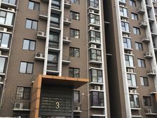 小区中心位置,板楼,东南,两居室,满五年一套,客厅带阳台,