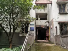 南坪后堡精装三室拎包入住 出让地