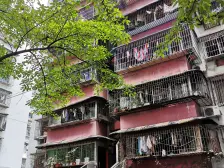 3 楼 南坪后堡轻轨站旁正规三室 出让地