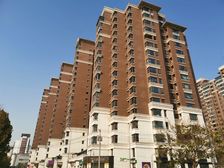 新上东西通透的大两居,户型方正,采光无遮挡急售