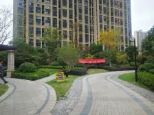 沿街旺铺轻轨旁人流量大房东置换随时看房店长推荐