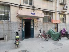 公园旁多层 一楼带院,南北通透,精装修 桃李园