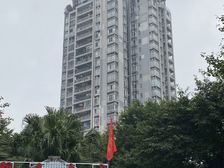 经开区翠堤春晓四房125万