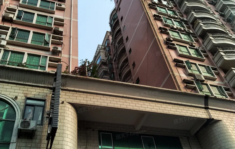 车陂地铁口旁美景花园户型方正1房厅采光好随时看房