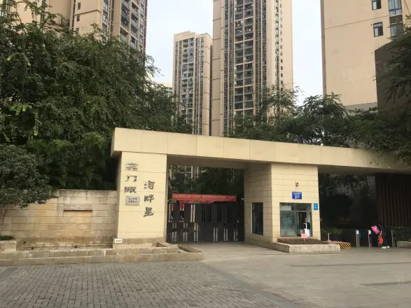 富力城河畔里实景图