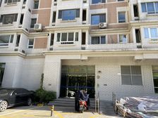 东城区,靠谱出售,有40平的平台看房方便