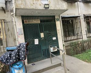 梅川路步行街上的双南2房中间位置好采光