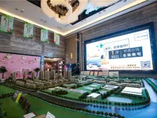 小区旁配套有新国商购物广场,正大新世界广场