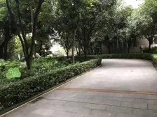 5.6号线大龙山站一站双线。户型方正,小区环境好。