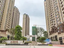 视野开阔,采光充足,楼距宽,配套成熟,交公方便