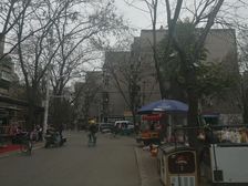 小区出行方便,地段好,配套齐全。