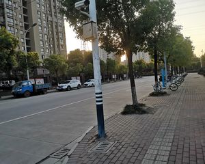 海棠花园大三房精装修中上楼层电梯急卖