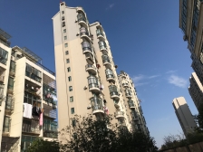 复式结构!使用面积达200平米。连地下车位一起出售。全带