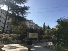 一楼带天井已搭好房间,使用面积大 适合所有人群