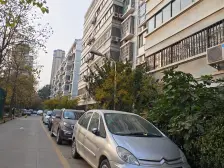 万达旁 电梯复式,有 大露台 精装修 拎包住