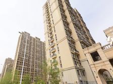 东亚香堤丽舍2楼111.3平精装修,位置优越,光线充足。