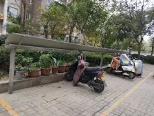 房子多层一楼带院,户型方正,精装修,地铁口