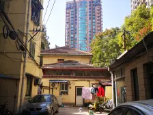 一楼带天井院子,精装修,低总价,附 近有江五