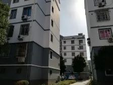 金色家园顶带阁楼 复式带独立自行车库