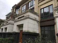 好房 带200平地下室 带屋顶花园 违建跟土建已经交完