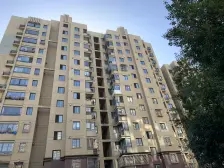 龙湖天街大商场10米,地铁站100米