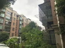 电梯房,主卧朝南,环境优美,居家装修