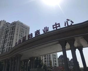 七十年产权,离校近,有阳台,地铁口