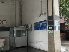 户型正朝南+紧挨洪崖洞+近解放碑+小区房