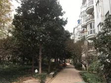 中间楼层大三房 双卫 小区环境很不错 三环内 地铁口