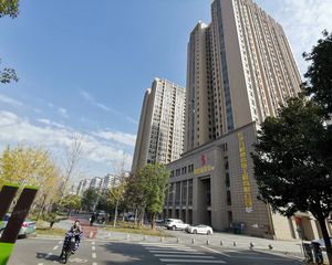 有天然气住宅性质,首付15%即可,2018年建成