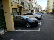 五角场+大学路+非顶楼+精装+近10号+诚意出售