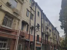 长宁新华路3房户型南北,售后公房,看房方便。