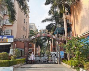 海角路与贵州路交叉口北岸晏城一房中间楼层诚意出售