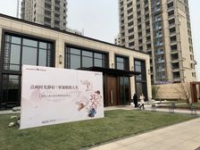 绿地海珀云翡 4室2厅 南 北