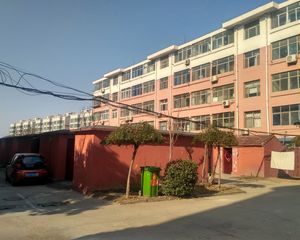 渤海路旁,一楼带院子,大三室精装修